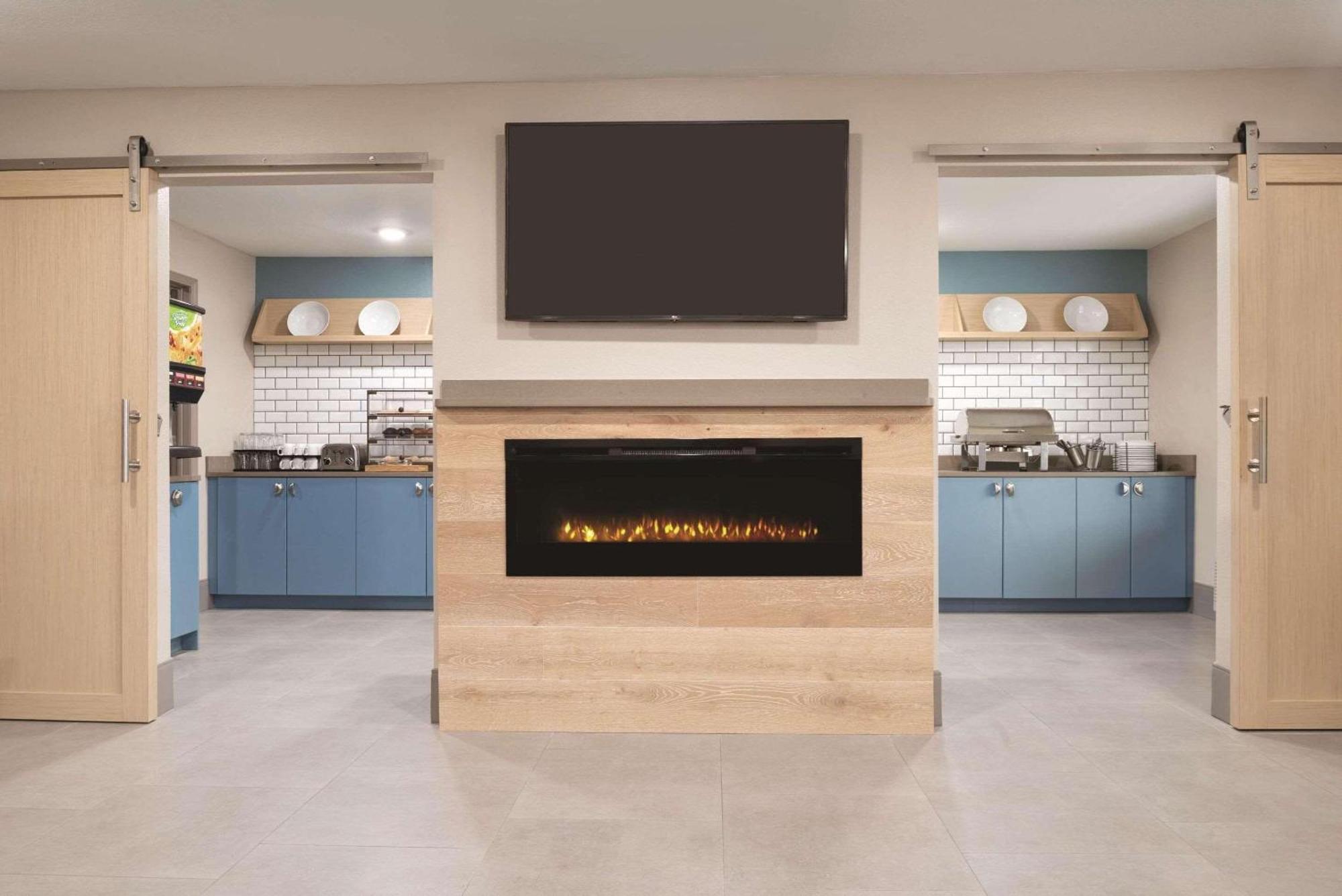 Country Inn & Suites By Radisson, Waterloo, Ia Εξωτερικό φωτογραφία