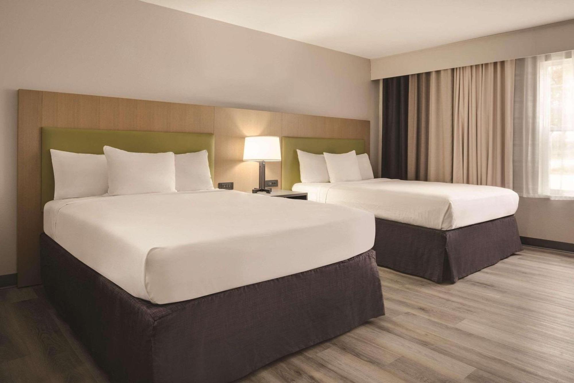 Country Inn & Suites By Radisson, Waterloo, Ia Εξωτερικό φωτογραφία
