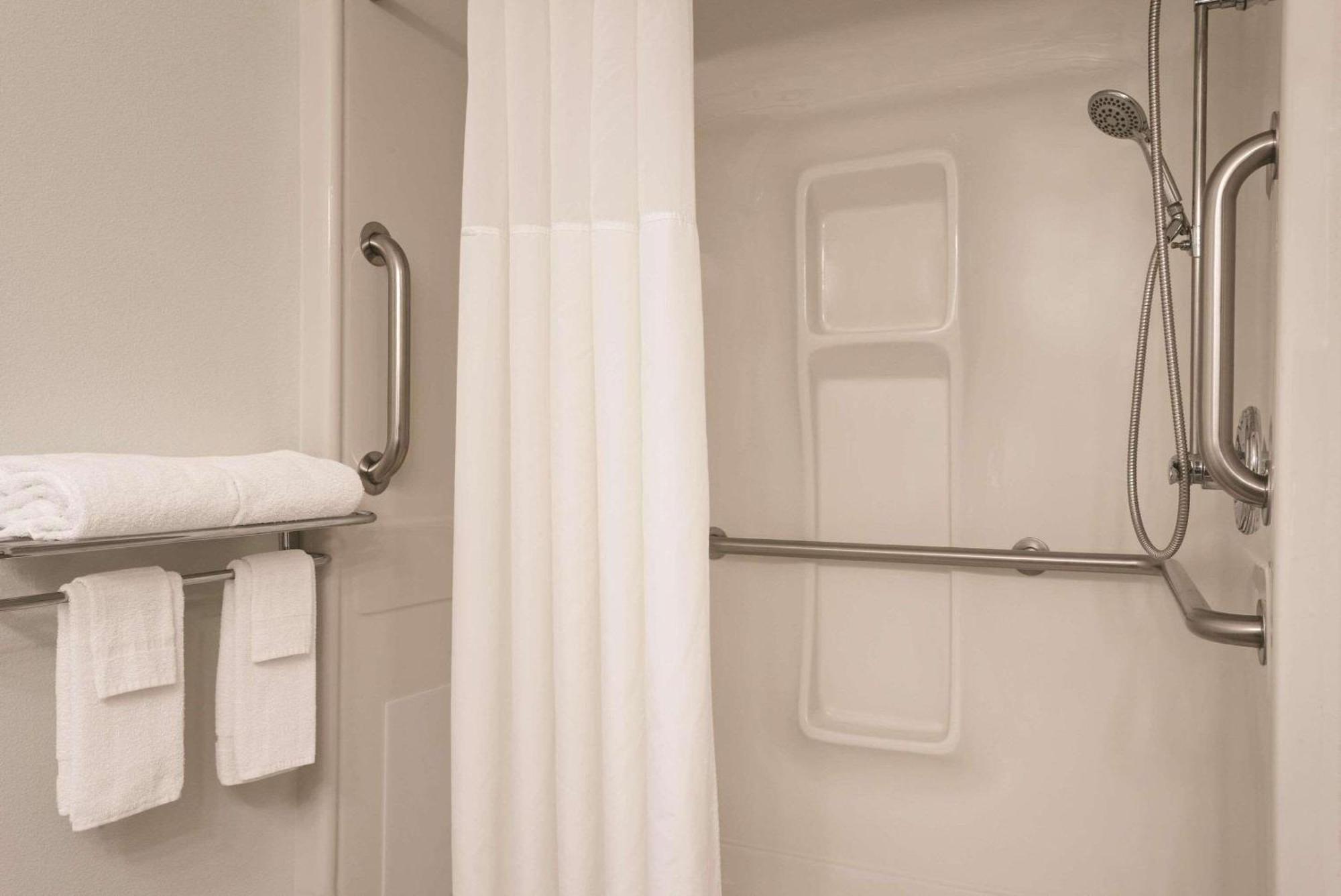 Country Inn & Suites By Radisson, Waterloo, Ia Εξωτερικό φωτογραφία