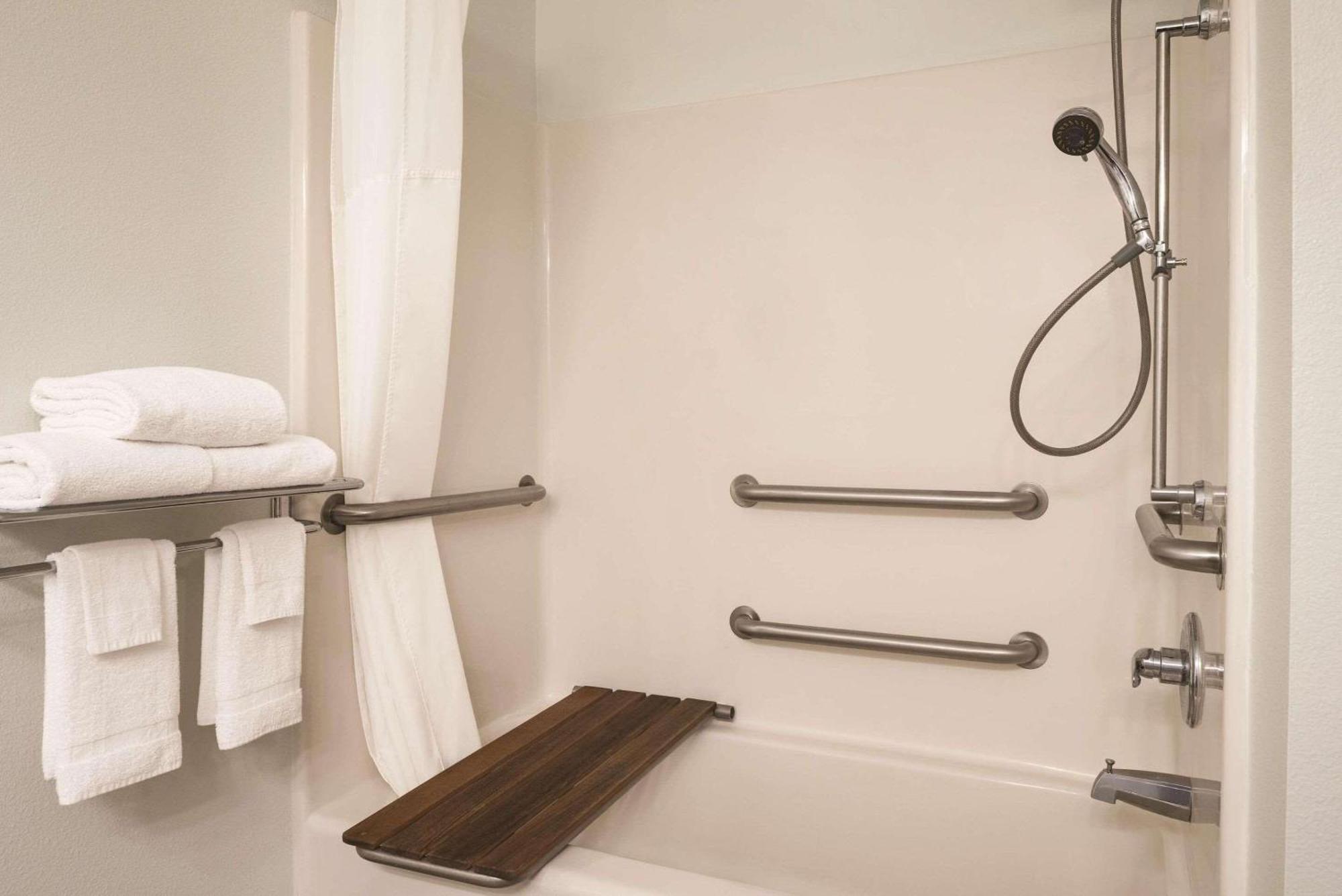 Country Inn & Suites By Radisson, Waterloo, Ia Εξωτερικό φωτογραφία