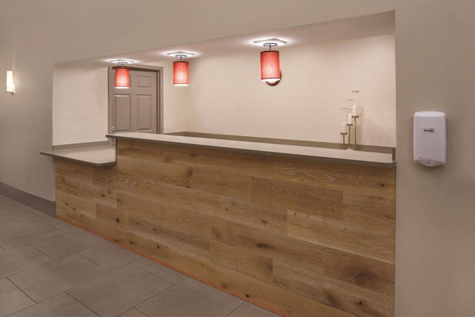 Country Inn & Suites By Radisson, Waterloo, Ia Εξωτερικό φωτογραφία